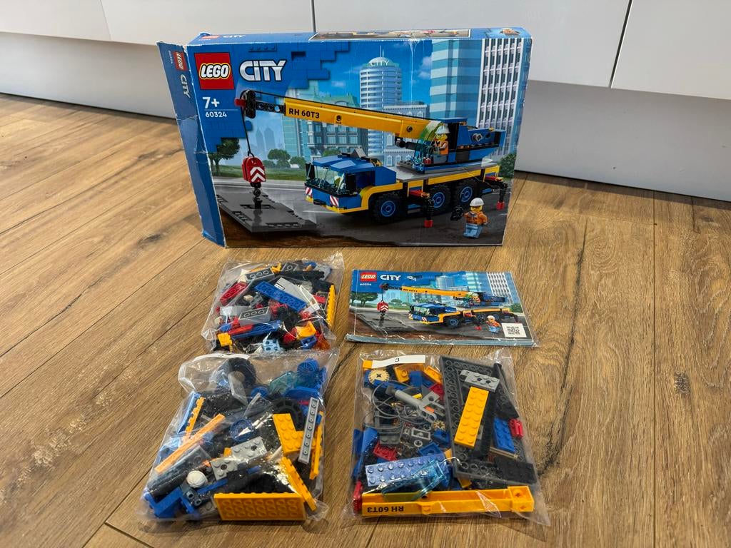 LEGO City 60324 Mobiele Kraan - Compleet met doos en boekjes, Kinderen en Baby's, Speelgoed | Duplo en Lego, City, Lego, Ophalen of Verzenden