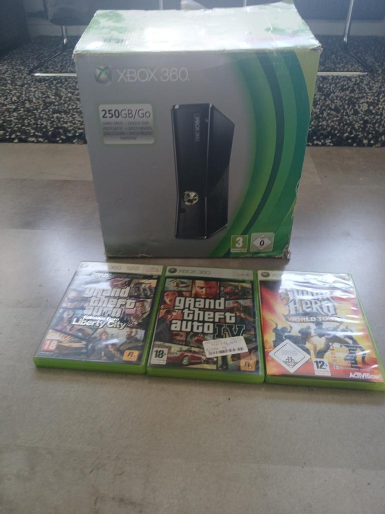 Xbox 360 in doos, Spelcomputers en Games, Spelcomputers | Xbox 360, Ophalen of Verzenden, Met 1 controller