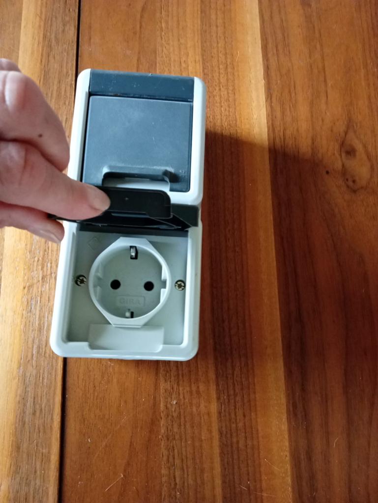 Gira spatwaterdicht stopcontact (2 stuks), Ophalen of Verzenden, Gebruikt