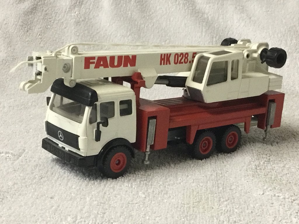 Mercedes vrachtwagen met een FAUN telekraan, Ophalen of Verzenden, Nieuw, Bus of Vrachtwagen, SIKU