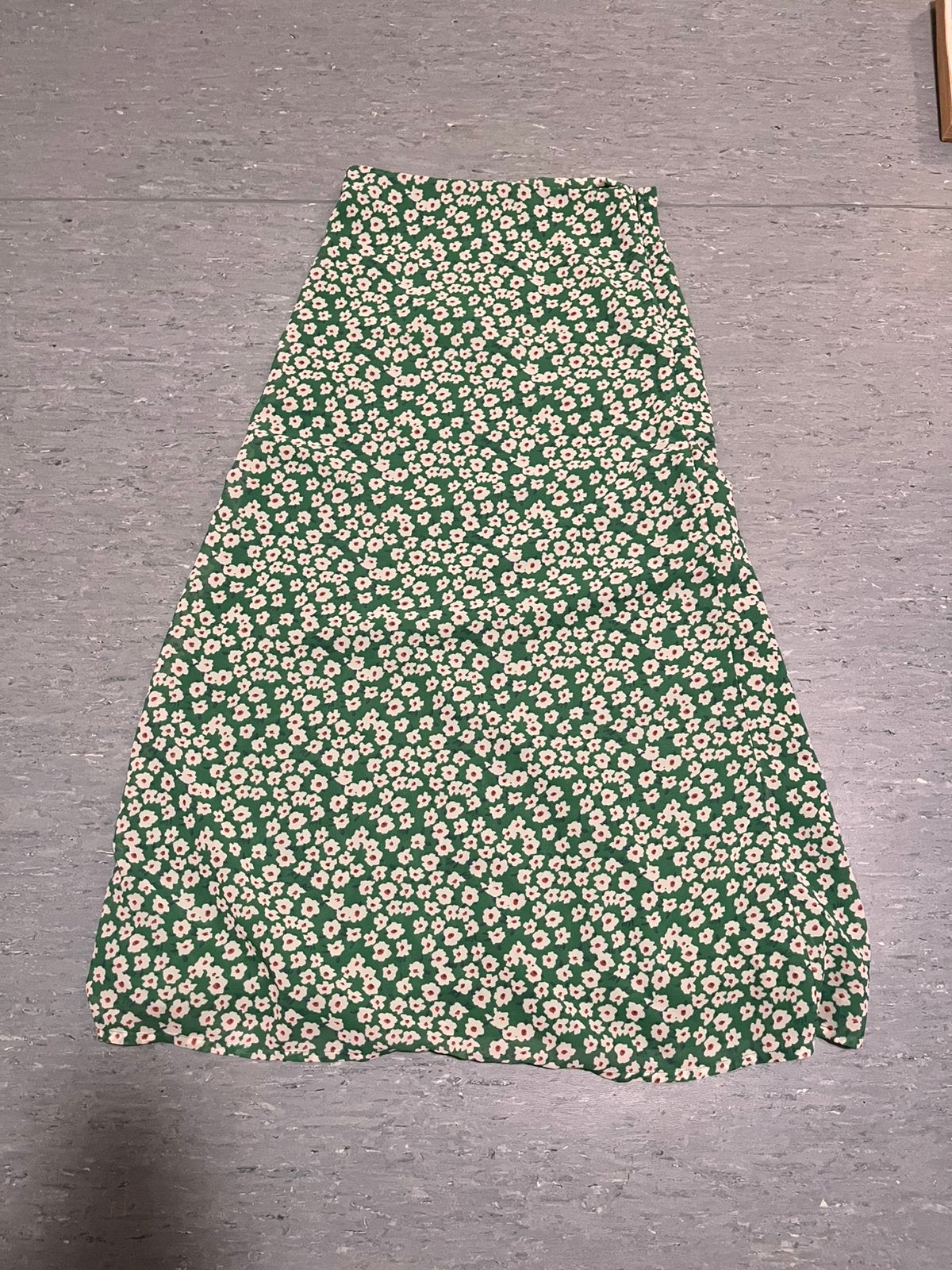 Floral green skirt, Kleding | Dames, Rokken, Ophalen, Zo goed als nieuw, Maat 34 (XS) of kleiner, Onder de knie