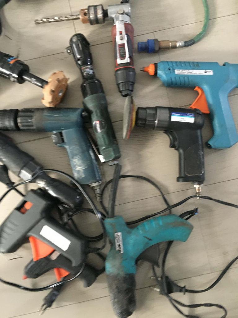 Diverse gereedschap: boormachines, lijmpistolen, etc., Ophalen, Zo goed als nieuw