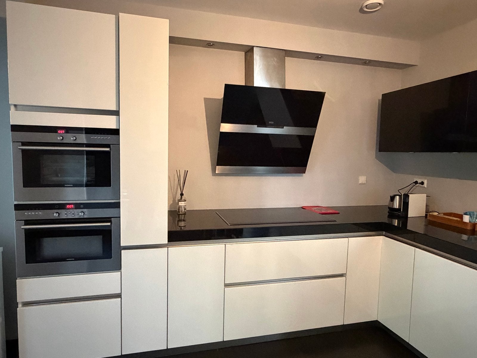 Complete luxe hoekkeuken hoogglans wit | Quooker | composiet, Huis en Inrichting, Keuken | Complete keukens, Ophalen, Gebruikt