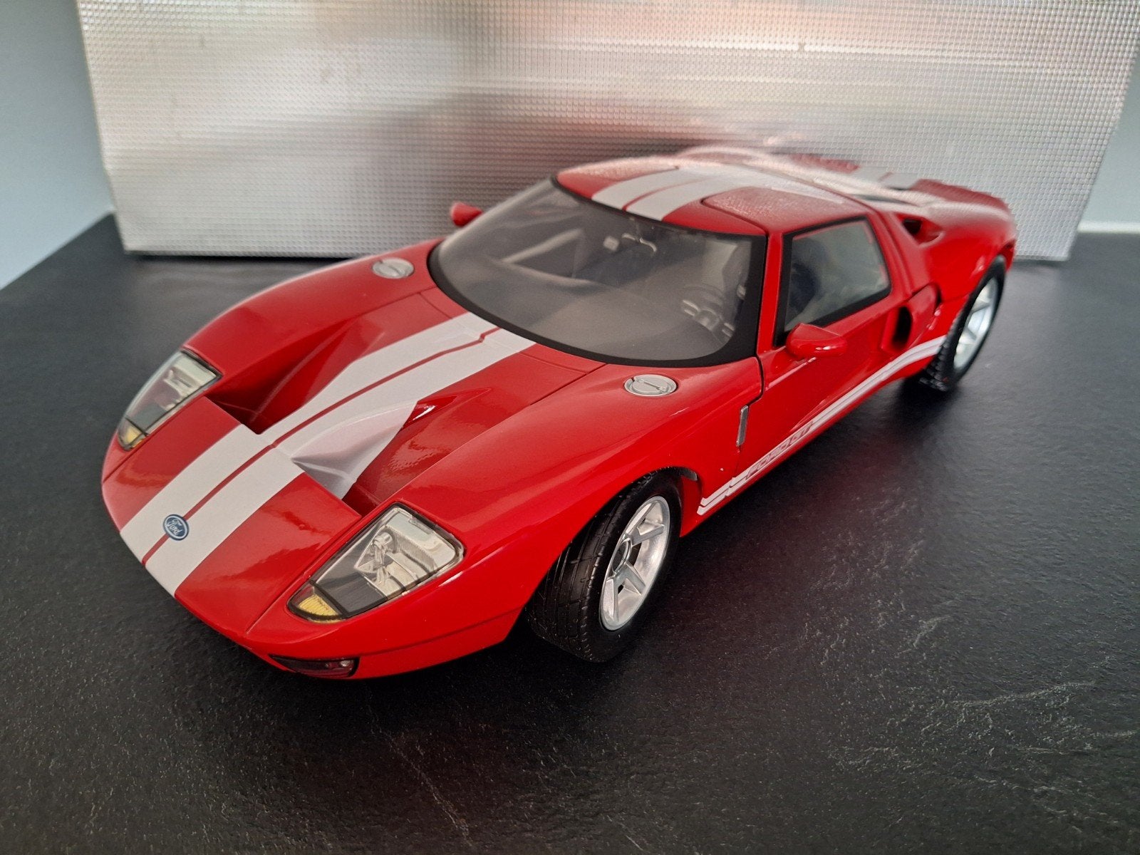 Ford GT 2004 Schaal 1:12, Nieuw, Ophalen of Verzenden, Motormax, 1:9 t/m 1:12