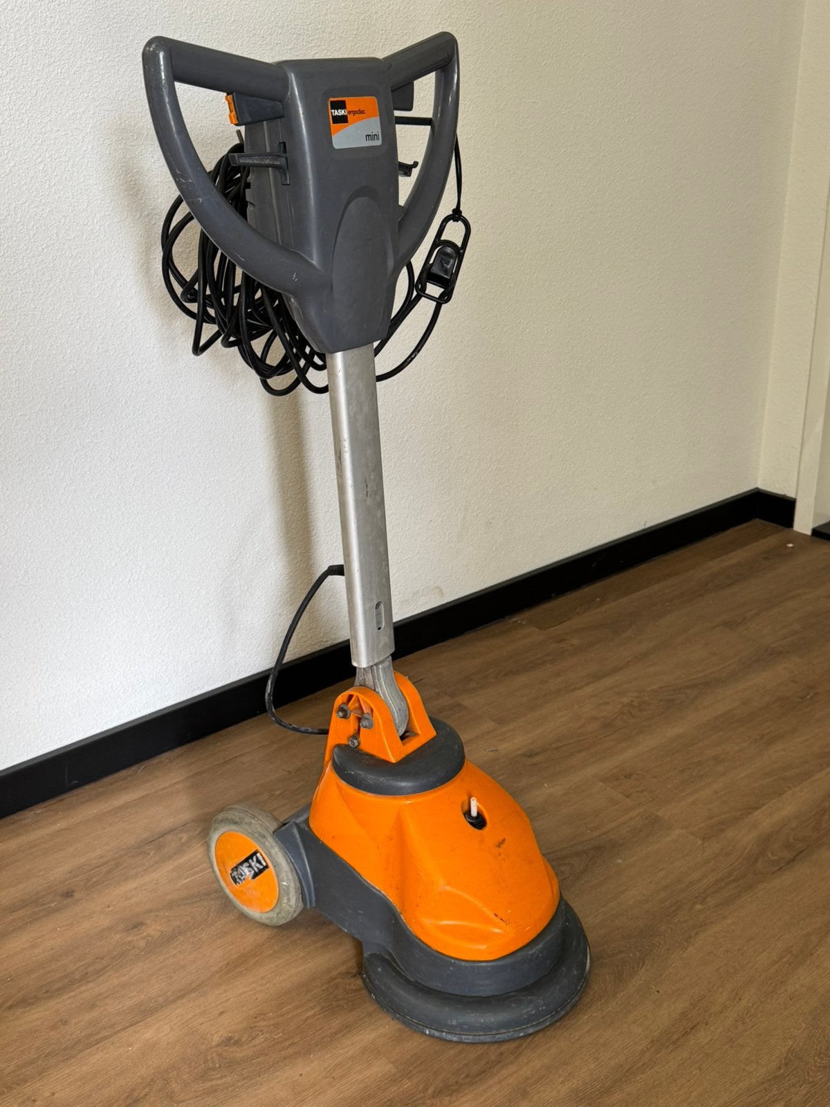 Taski ergodisc mini eenschijfs poetsmachine, Ophalen, Zo goed als nieuw, Schrobmachine