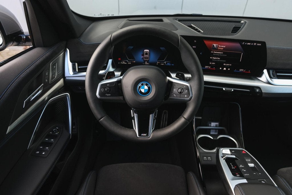 BMW X1 xDrive25e High Executive M Sport Automaat / Panoramad, Auto's, BMW, Met garantie (alle), Origineel Nederlands, Bedrijf