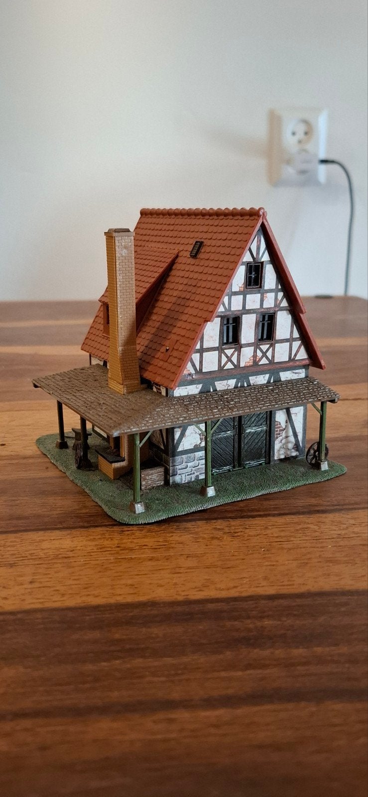 Mooi gedetailleerd treinmodellen huisje van faller, Ophalen of Verzenden, Zo goed als nieuw, 1:35 tot 1:50, Diorama