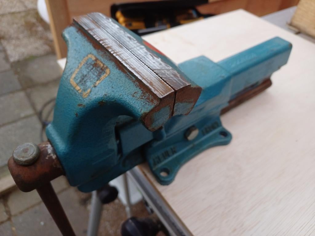 Heuer Front bankschroef 120mm, Doe-het-zelf en Verbouw, Gereedschap | Handgereedschap, Ophalen of Verzenden, Gebruikt
