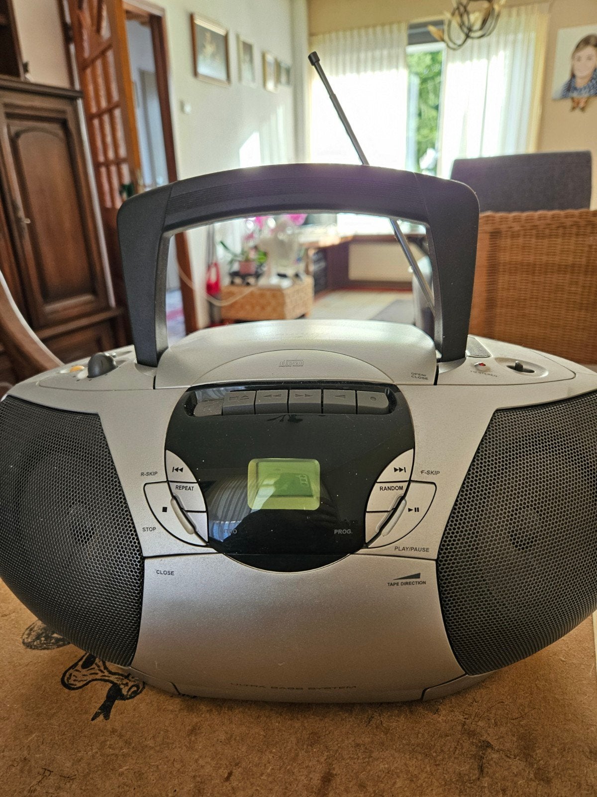 draagbare radio  cd  tape speler grundig, Audio, Tv en Foto, Radio's, Ophalen, Zo goed als nieuw
