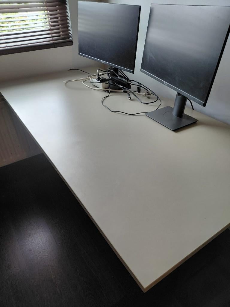 TROTTEN Bureau zit/sta, beige/antraciet, 160x80 cm, Huis en Inrichting, Bureaus, Zit-sta bureau, 160 cm, Zo goed als nieuw, IKEA