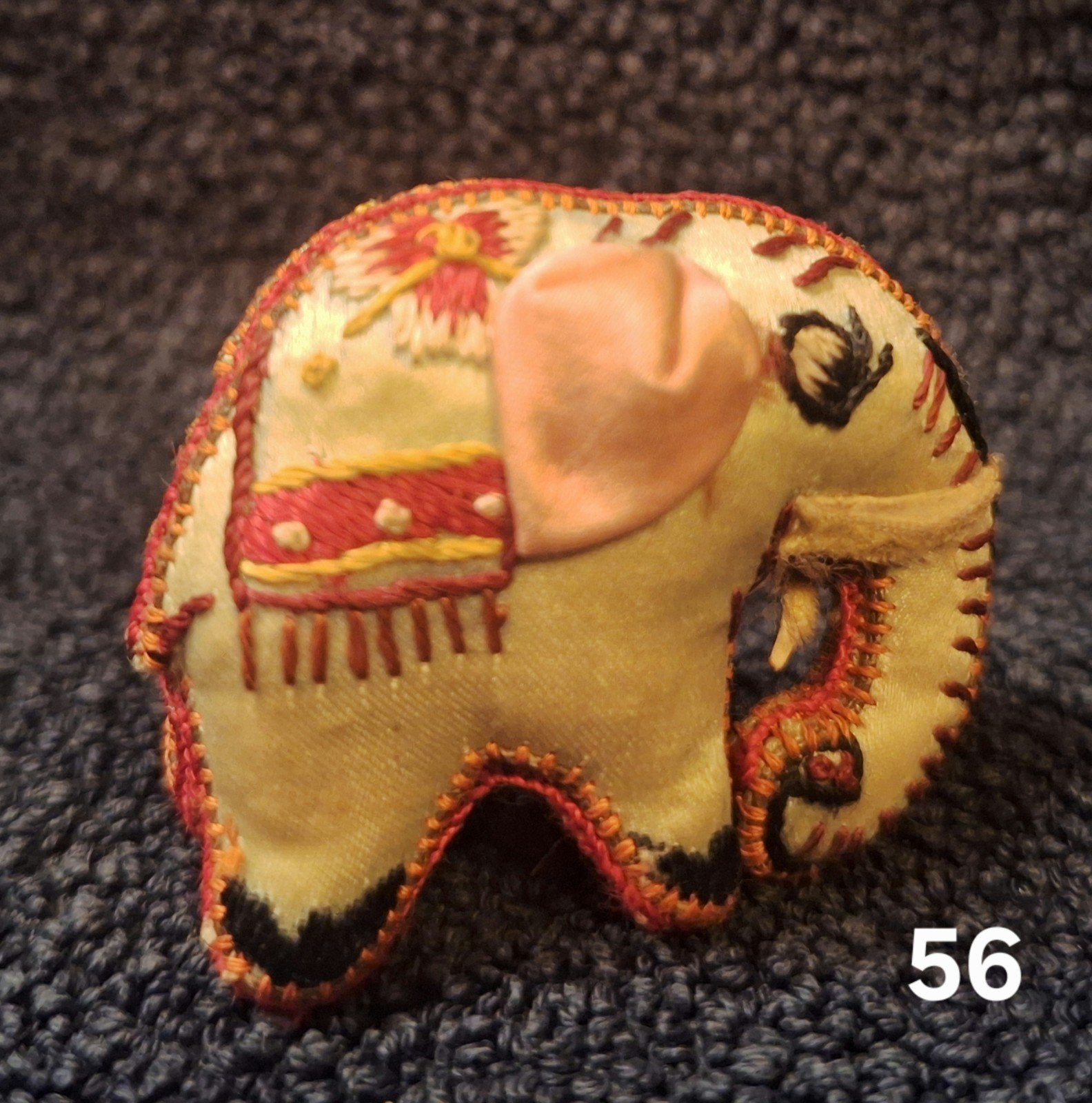 Zijden geborduurde olifant decoratie, Ophalen of Verzenden