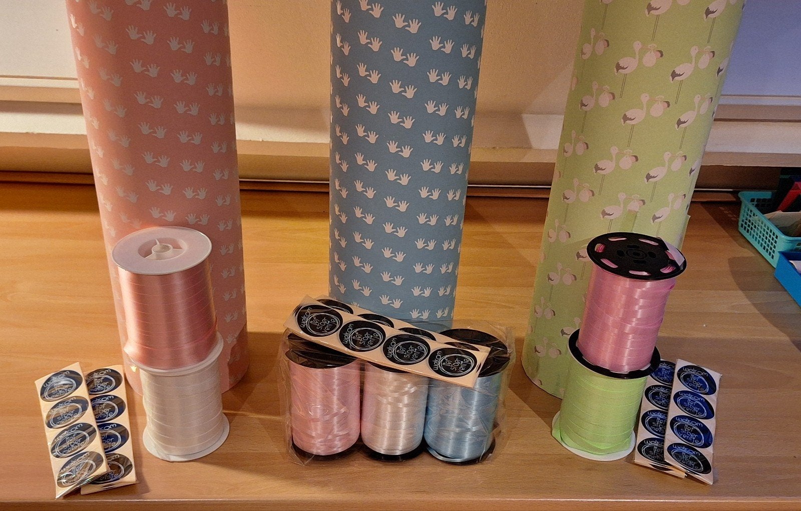 nieuwe rollen baby inpakpapier, dubbelzijdig bedrukt., Diversen, Verzenden, Nieuw