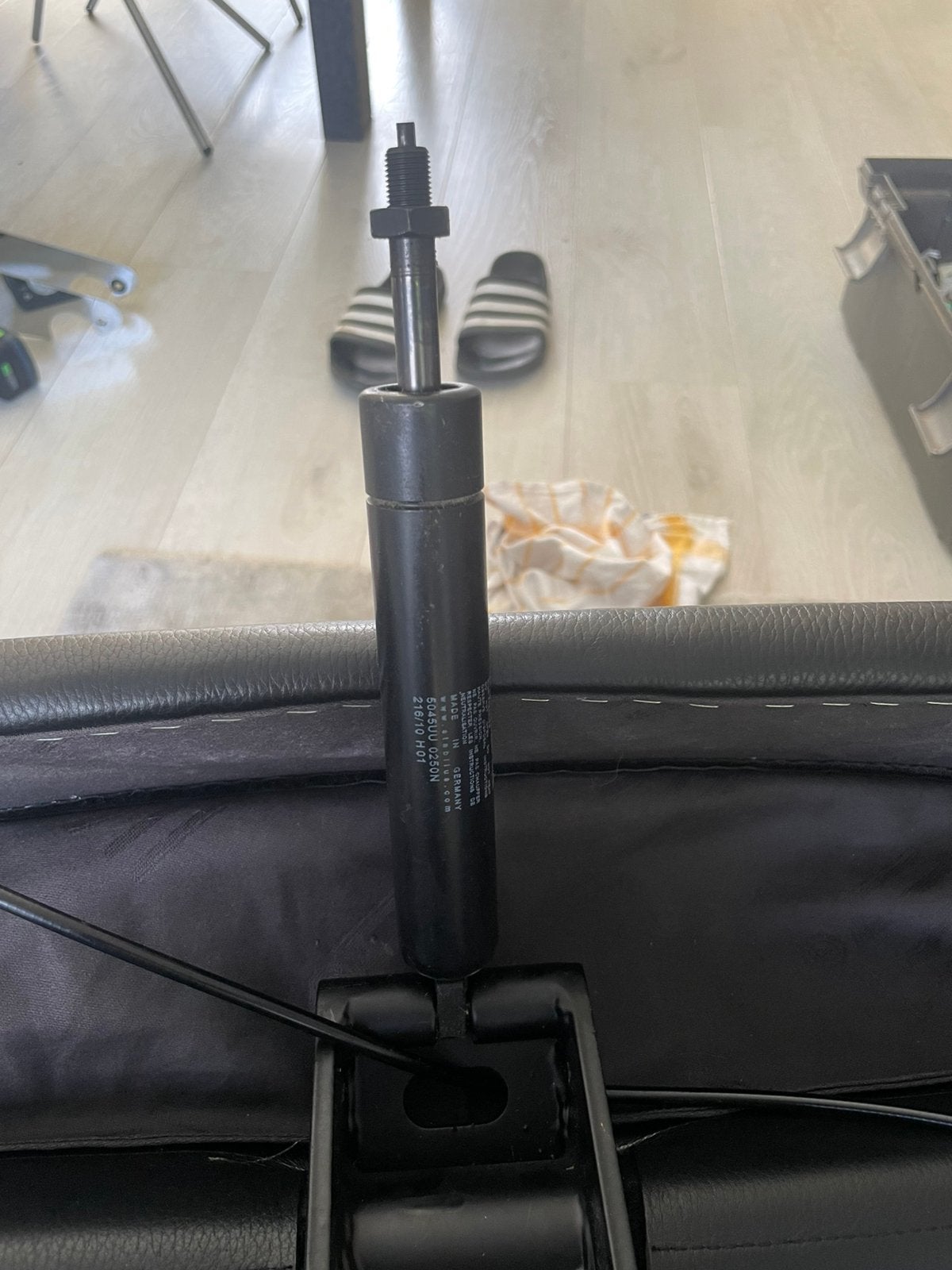 Gezocht gasdrukveer 5045UU 0250N, Ophalen, Zo goed als nieuw, Minder dan 50 cm