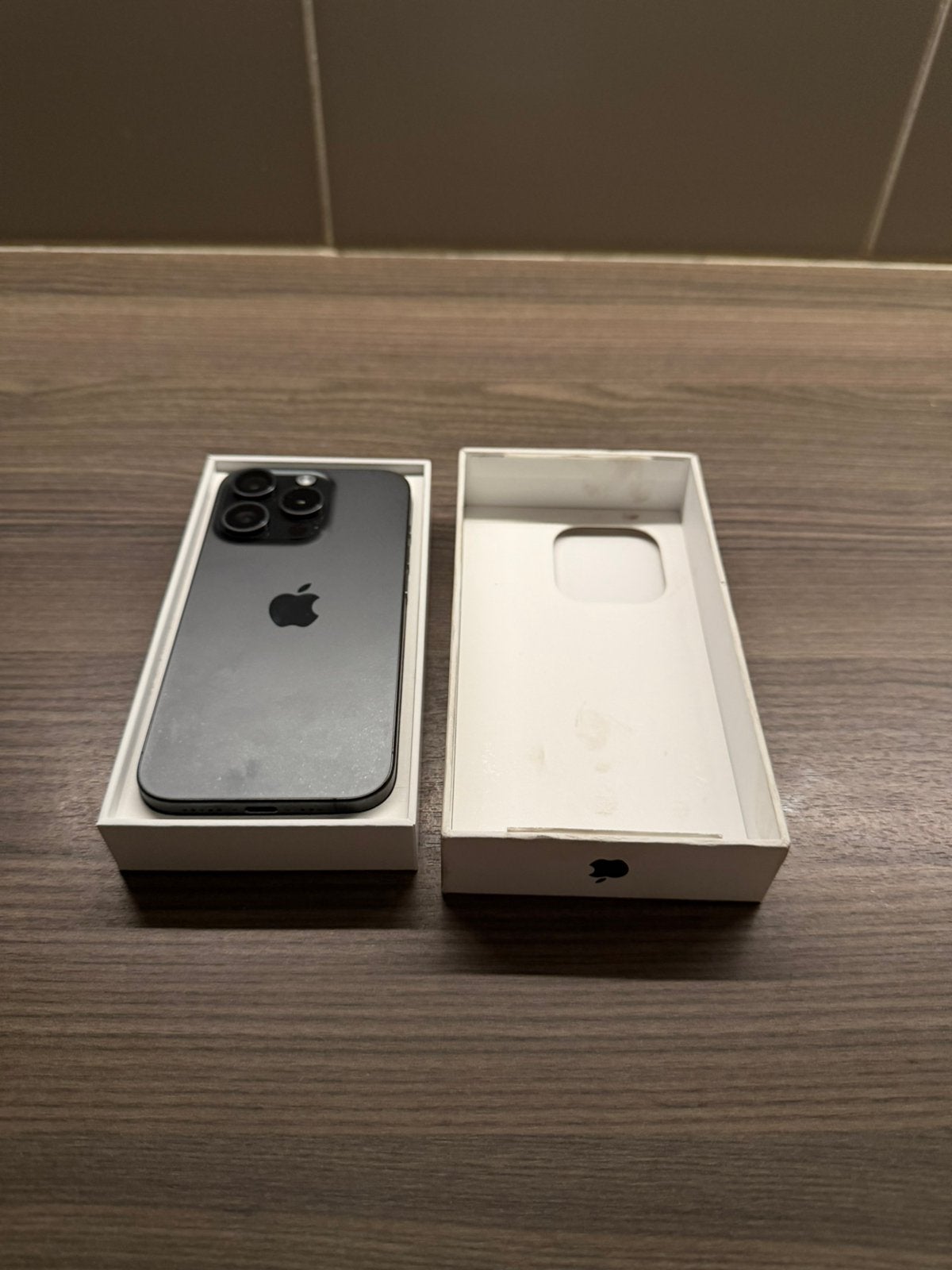Foto 2 van iPhone 15 Pro 128GB Black Titanium – zeer nette staat