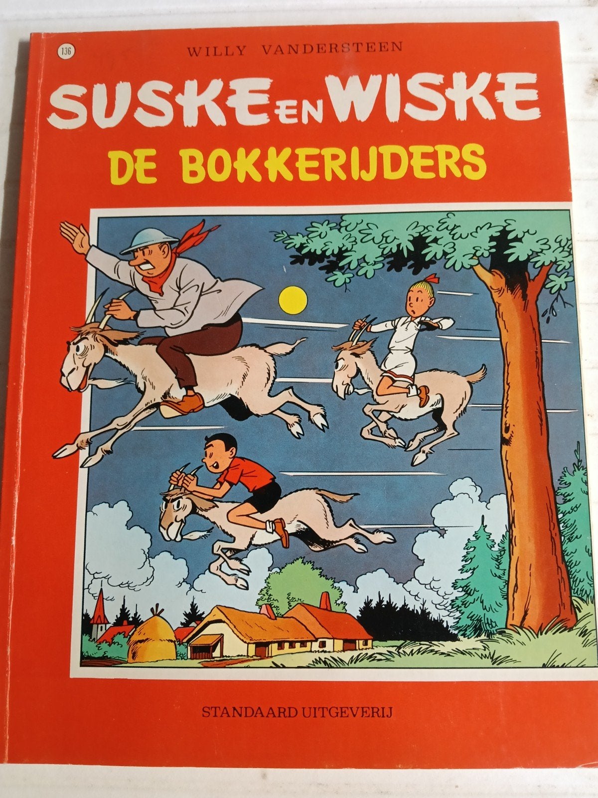 Nummer 136 - Suske en Wiske: De bokkerijders, Gelezen, Willy Vandersteen, Eén stripboek, Ophalen of Verzenden