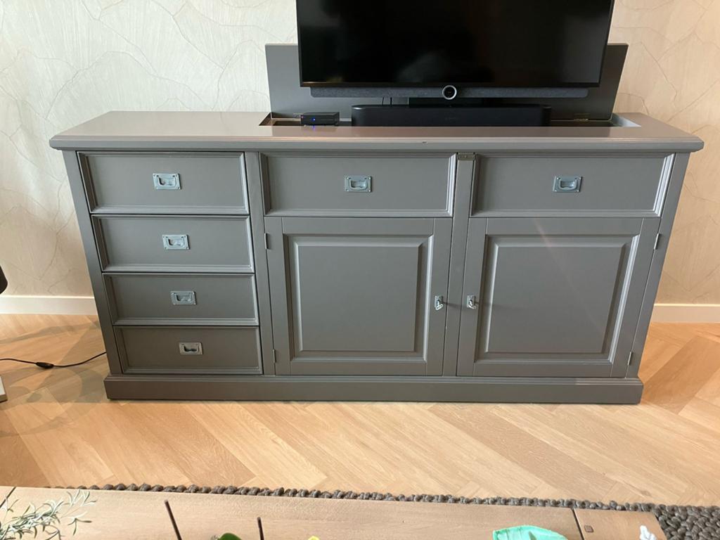 Richmond Interiors TV kast met bedienbaar deel, Huis en Inrichting, Kasten | Televisiemeubels, Gebruikt, Minder dan 100 cm, 150 tot 200 cm