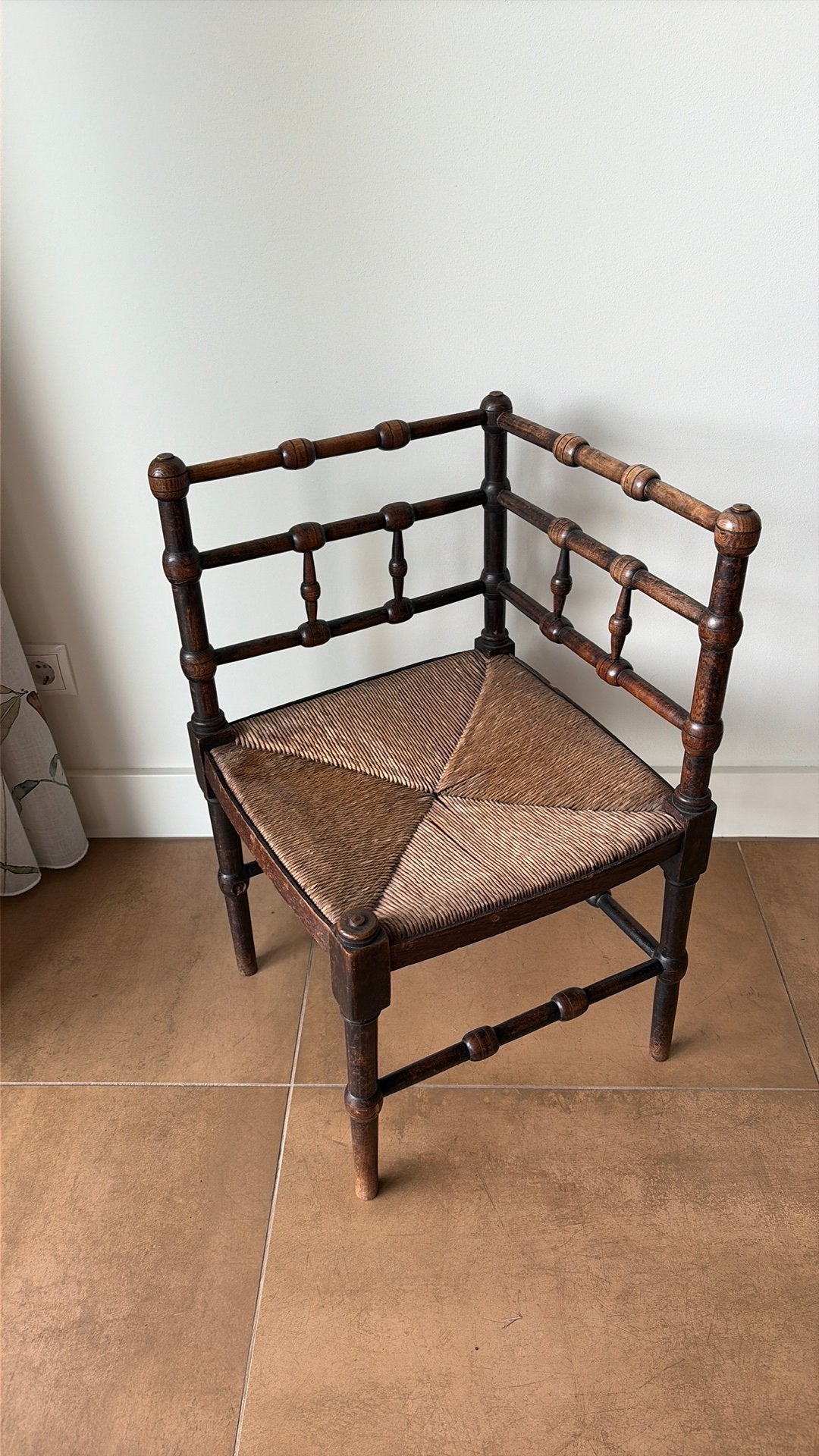 Antieke hoekstoel knobbel stoel / faux bamboo, Antiek en Kunst, Antiek | Meubels | Stoelen en Banken, Ophalen