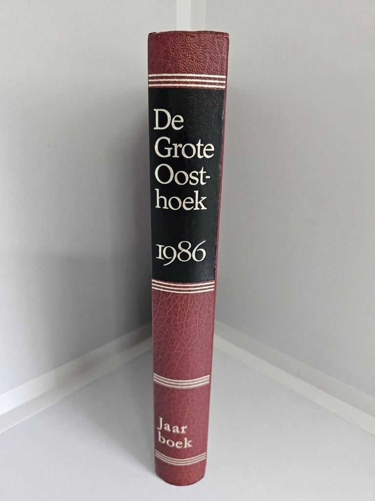 Jaarboek De Grote Oosthoek van het jaar 1986, Nieuw, Diverse auteurs, Ophalen of Verzenden, Wereld
