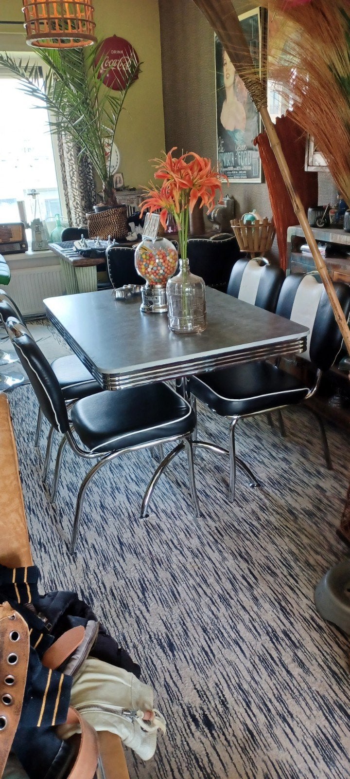 Retro American fifties/sixties diner, Ophalen