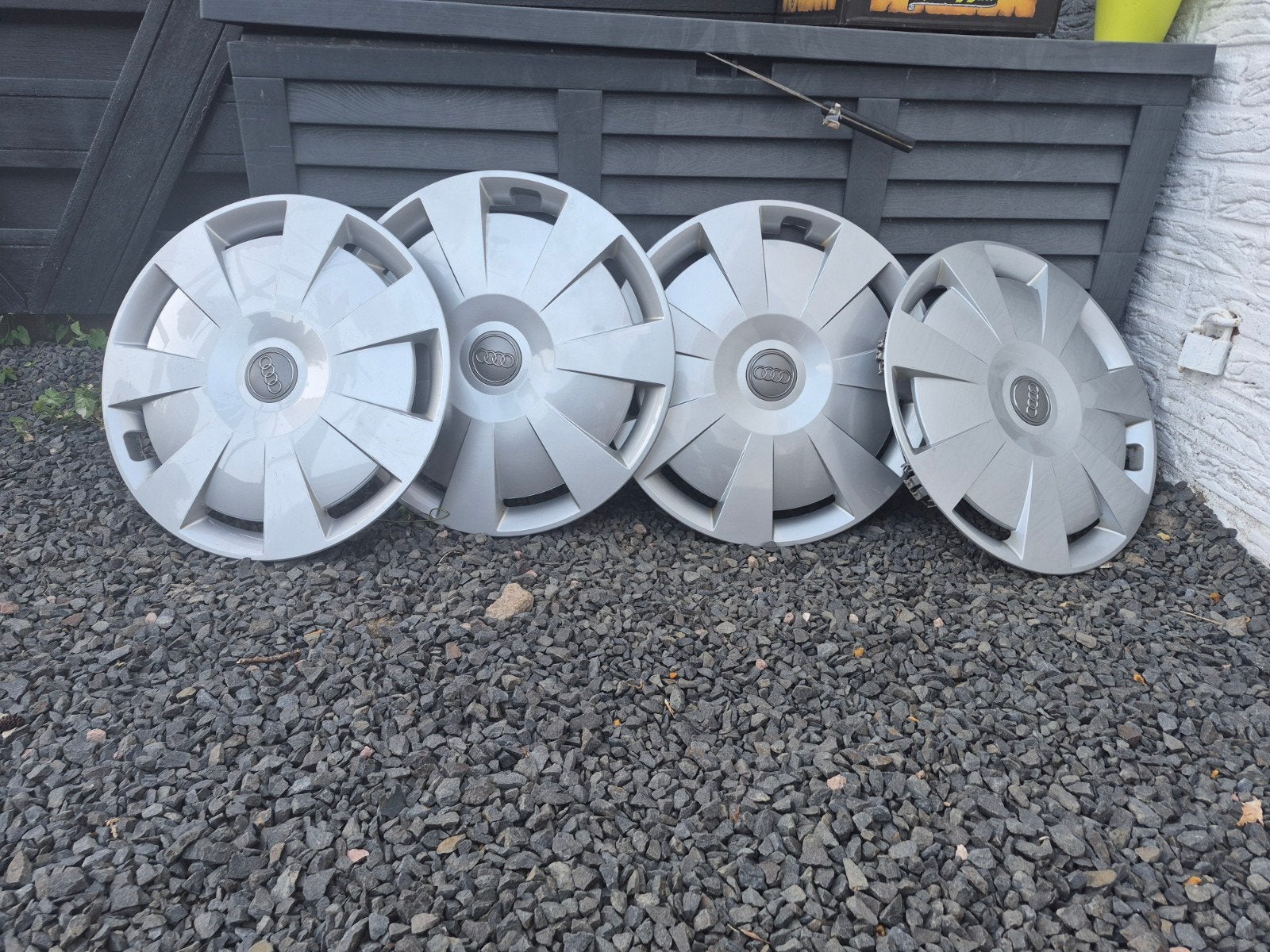4 Audi wieldoppen 17inch, Ophalen