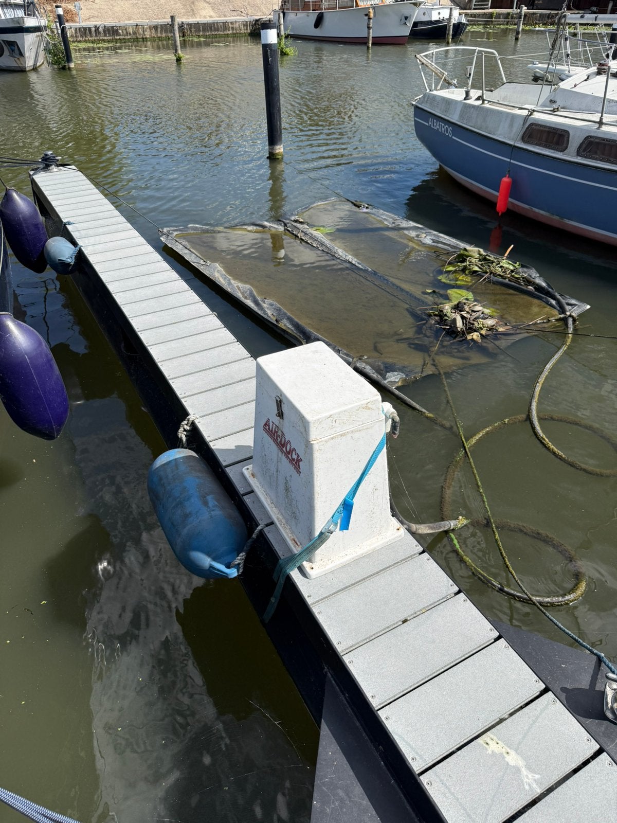 Air-Dock voor boot., Eén persoon, Ticket of Toegangskaart