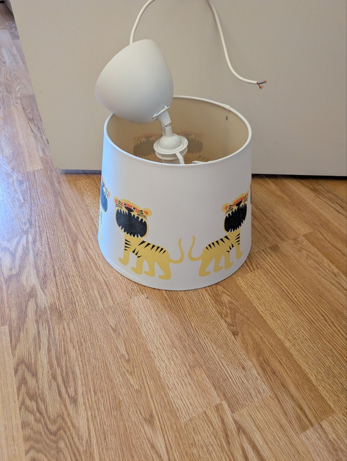 Leuke kinderlamp met tijgerprint - zo goed als nieuw, Ophalen, Kindvriendelijk, speels, Metaal, E27 (groot)
