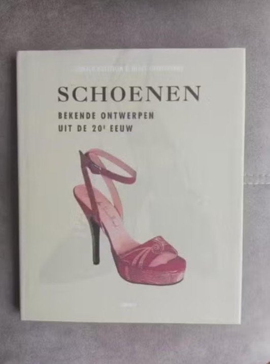 Schoenen door A. Pattison, Boeken, Angela Pattison, Ophalen of Verzenden, Zo goed als nieuw, Mode algemeen