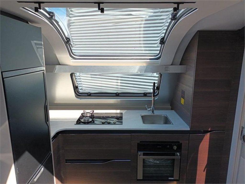 Adria Alpina 663 HT, Rondzit, 7 tot 8 meter, Bedrijf, Adria