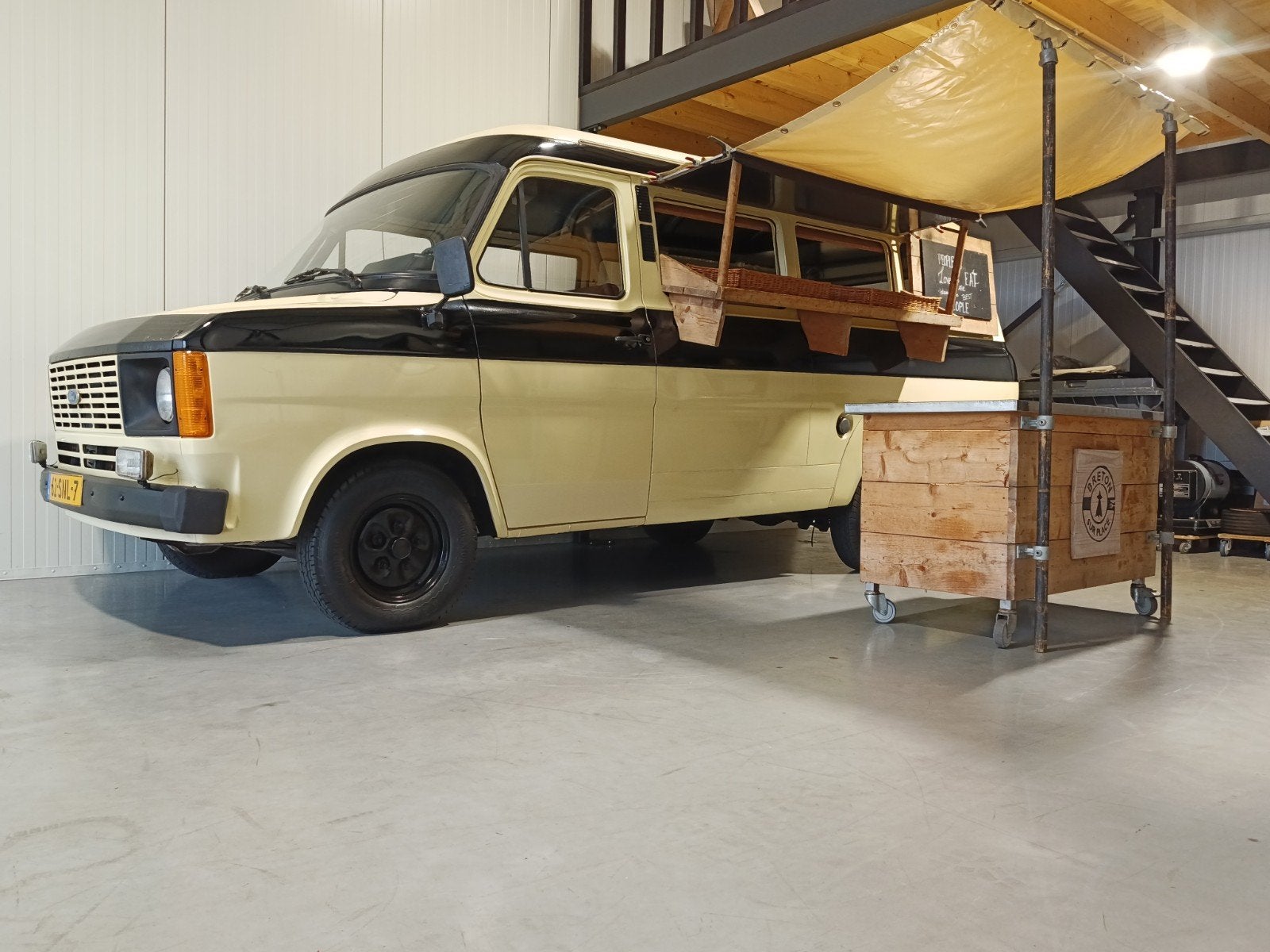 Foto 6 van Ford Transit Foodtruck Benzine belastingvrij APK 2028!
