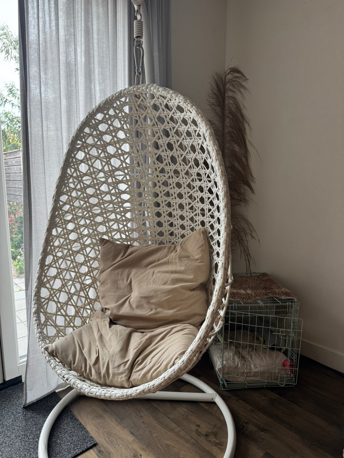 Witte hangstoel incl kussen, Huis en Inrichting, Stoelen, Ophalen, Zo goed als nieuw, Wit, Eén