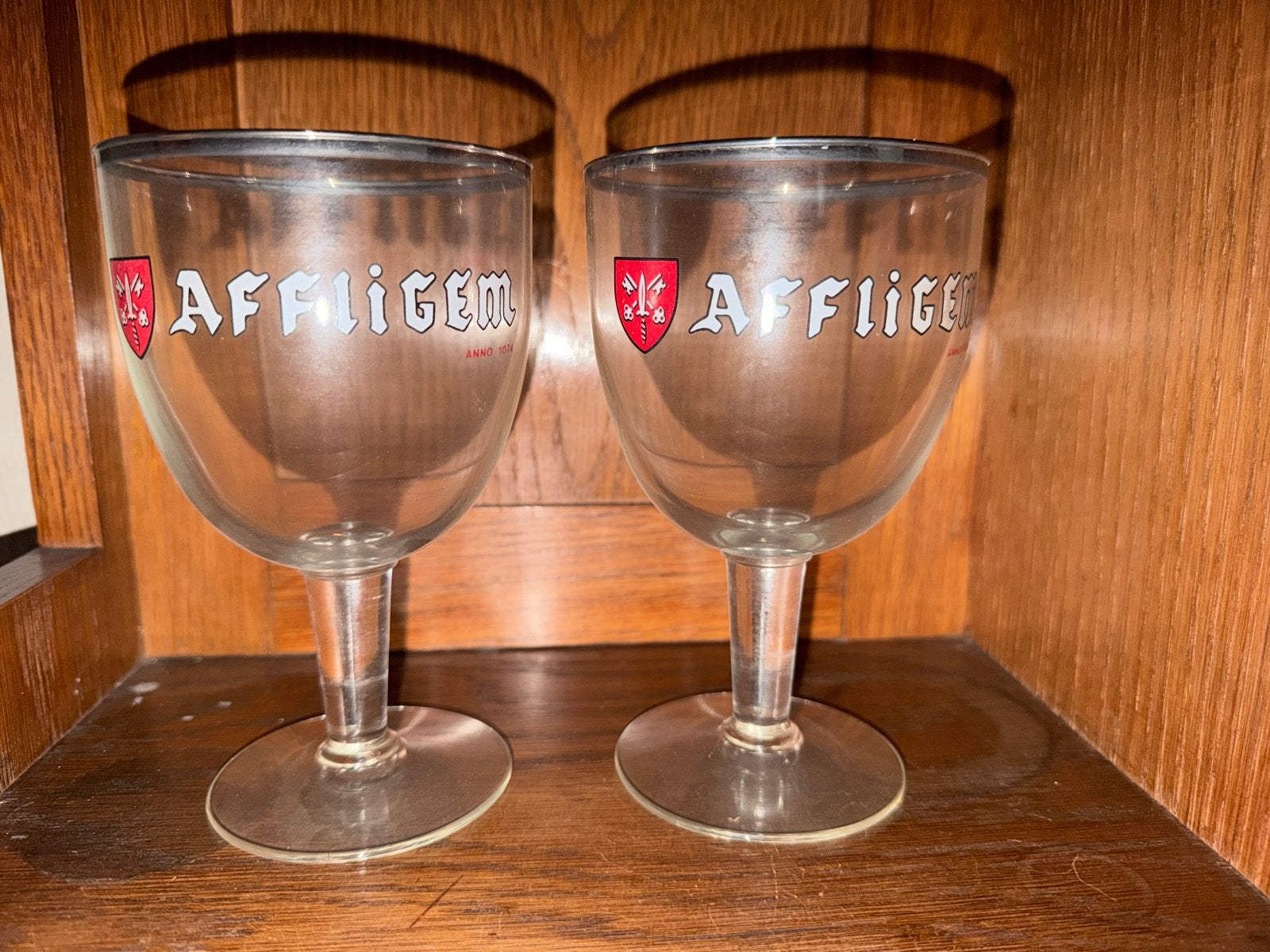 Affligem bierglazen op voet - Set van 2, Ophalen of Verzenden, Gebruikt, Glas