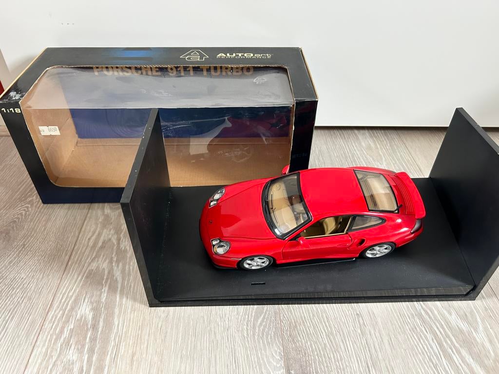 1:18 AutoArt Porsche 911 996 Turbo Rood In originele doos, Ophalen of Verzenden, Zo goed als nieuw, Auto, Autoart