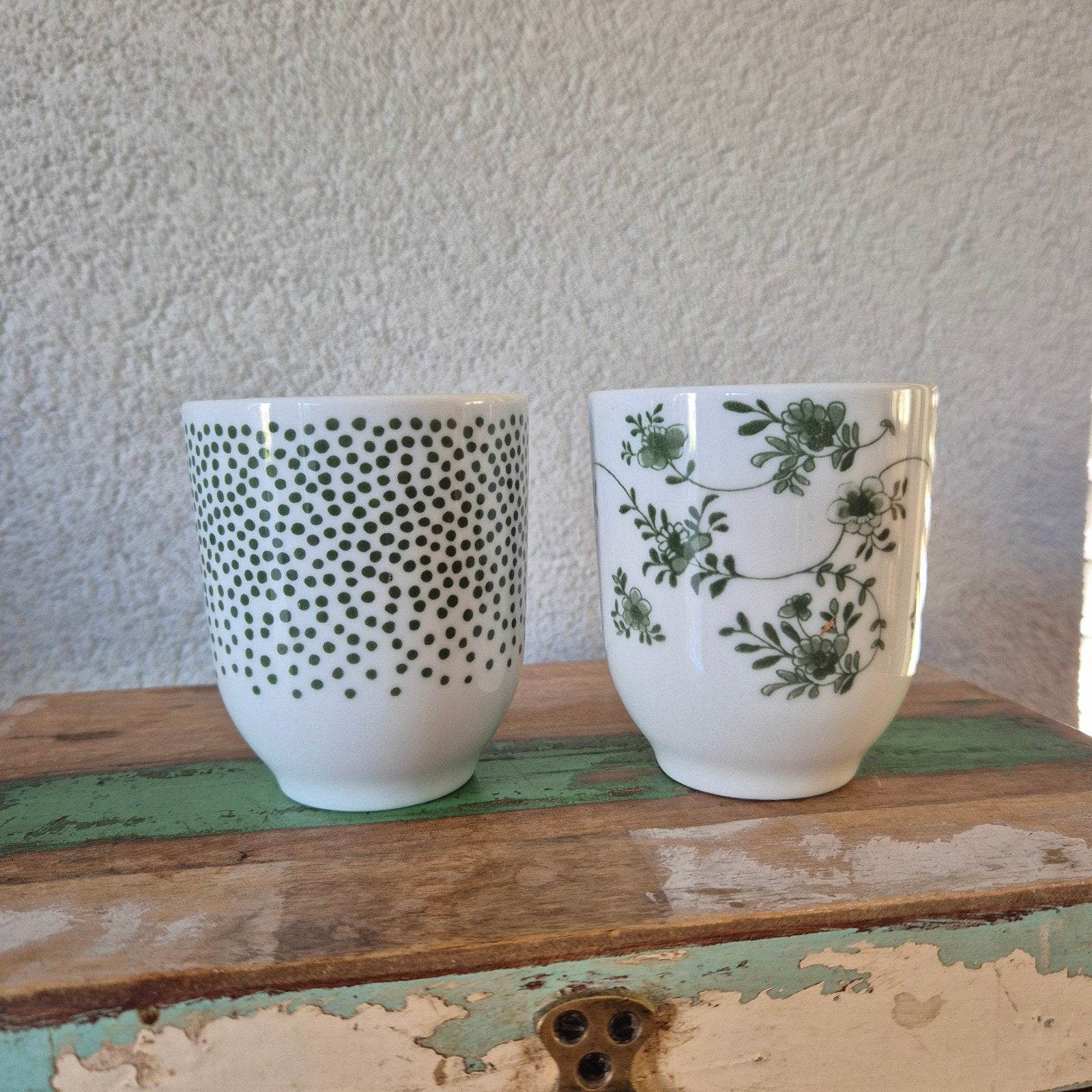 IKEA Kopjes met Groene Stippen en Bloemenpatroon, Keramiek, Nieuw, Ophalen of Verzenden, Overige stijlen