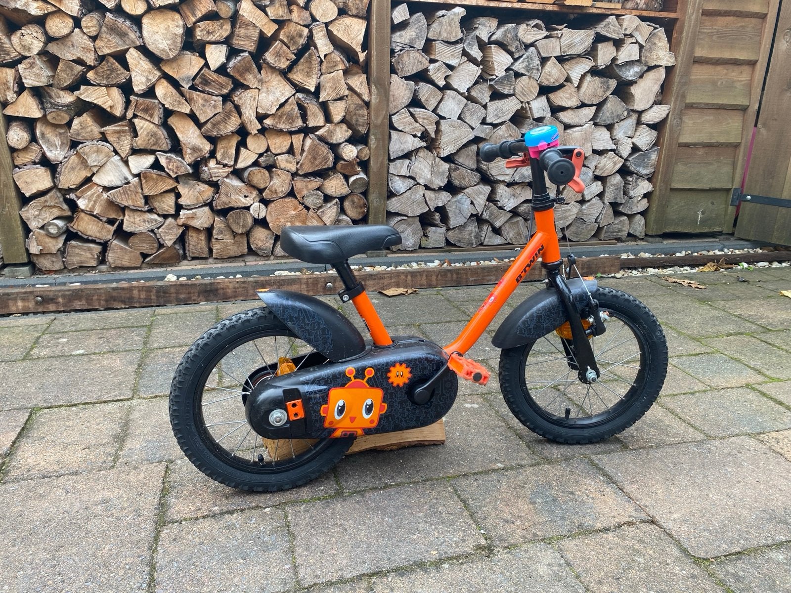 B'Twin kinderfiets 14 inch oranje, Ophalen, Zijwieltjes, Gebruikt, Velgrem