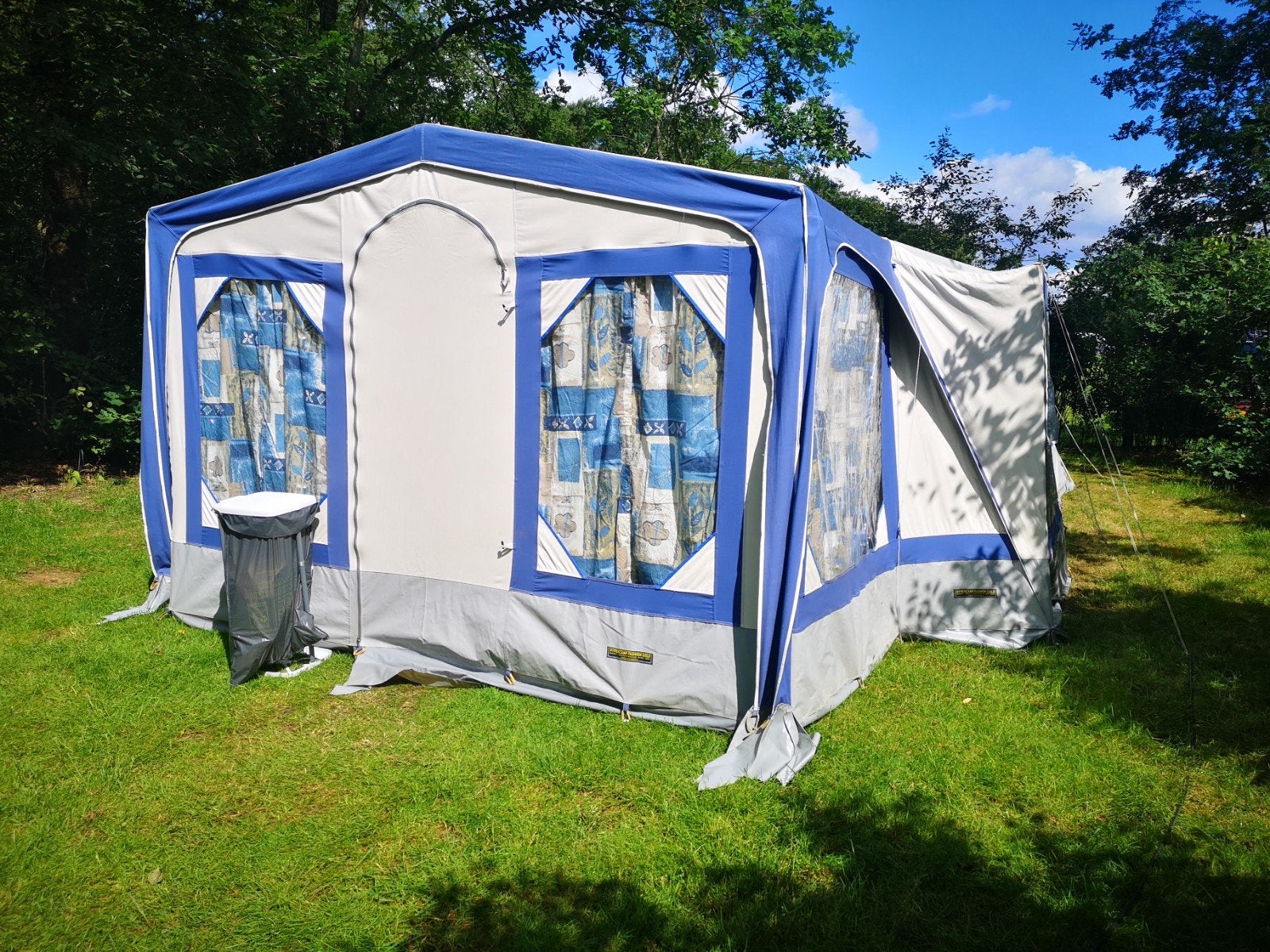 Ruime 6-persoons bungalowtent - Ideaal voor gezinnen!, Caravans en Kamperen, Tenten, Ophalen, Gebruikt, Tot en met 6