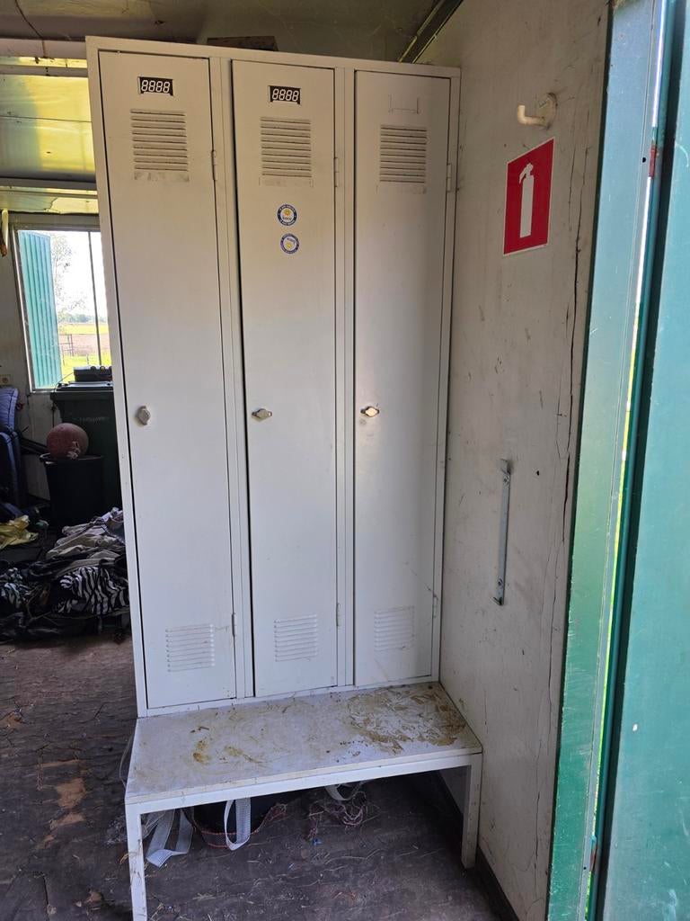 Lokkerkast met bankje, Ophalen