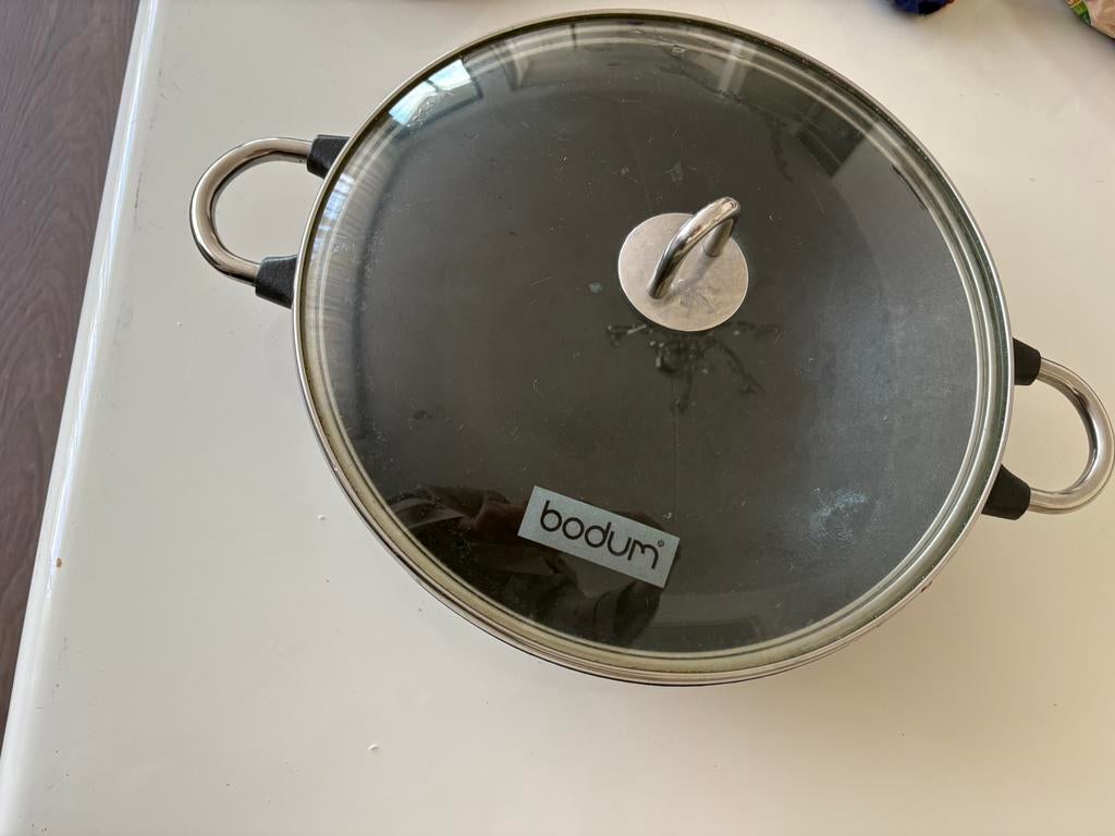 Bodum gietijzer wok, Huis en Inrichting, Ophalen of Verzenden, Zo goed als nieuw, Gietijzer, Wok