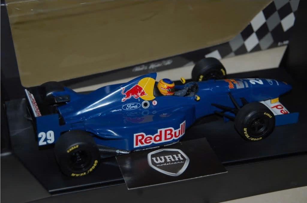 1:18 SAUBER C14 WENDLINGER F1 RED BULL Minichamps in box WRH, Verzenden, Zo goed als nieuw, Auto, MiniChamps