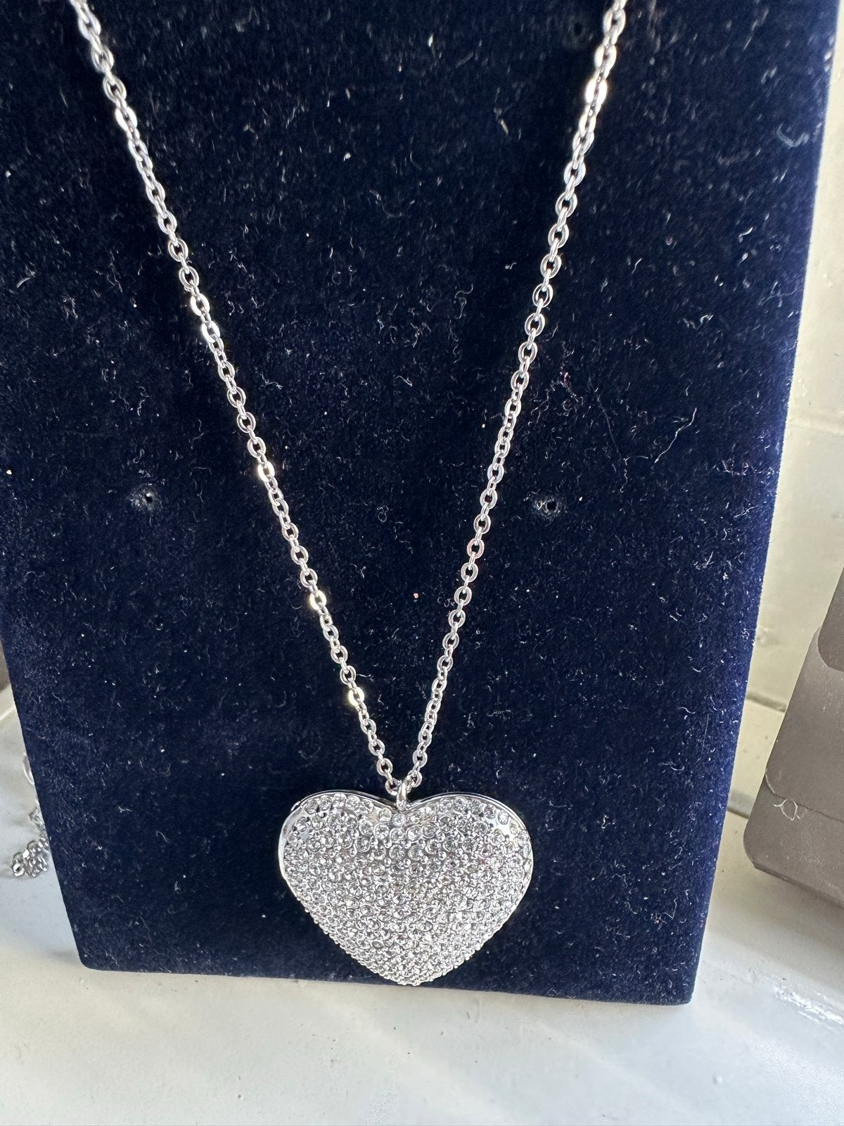 Swarovski ketting met hartvormige hanger en kristallen, Ophalen of Verzenden, Zo goed als nieuw