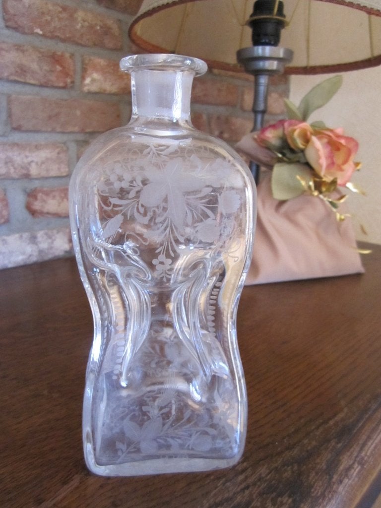 Antieke kluk kluk of Kutrolf decanter - gegraveerd, Verzenden