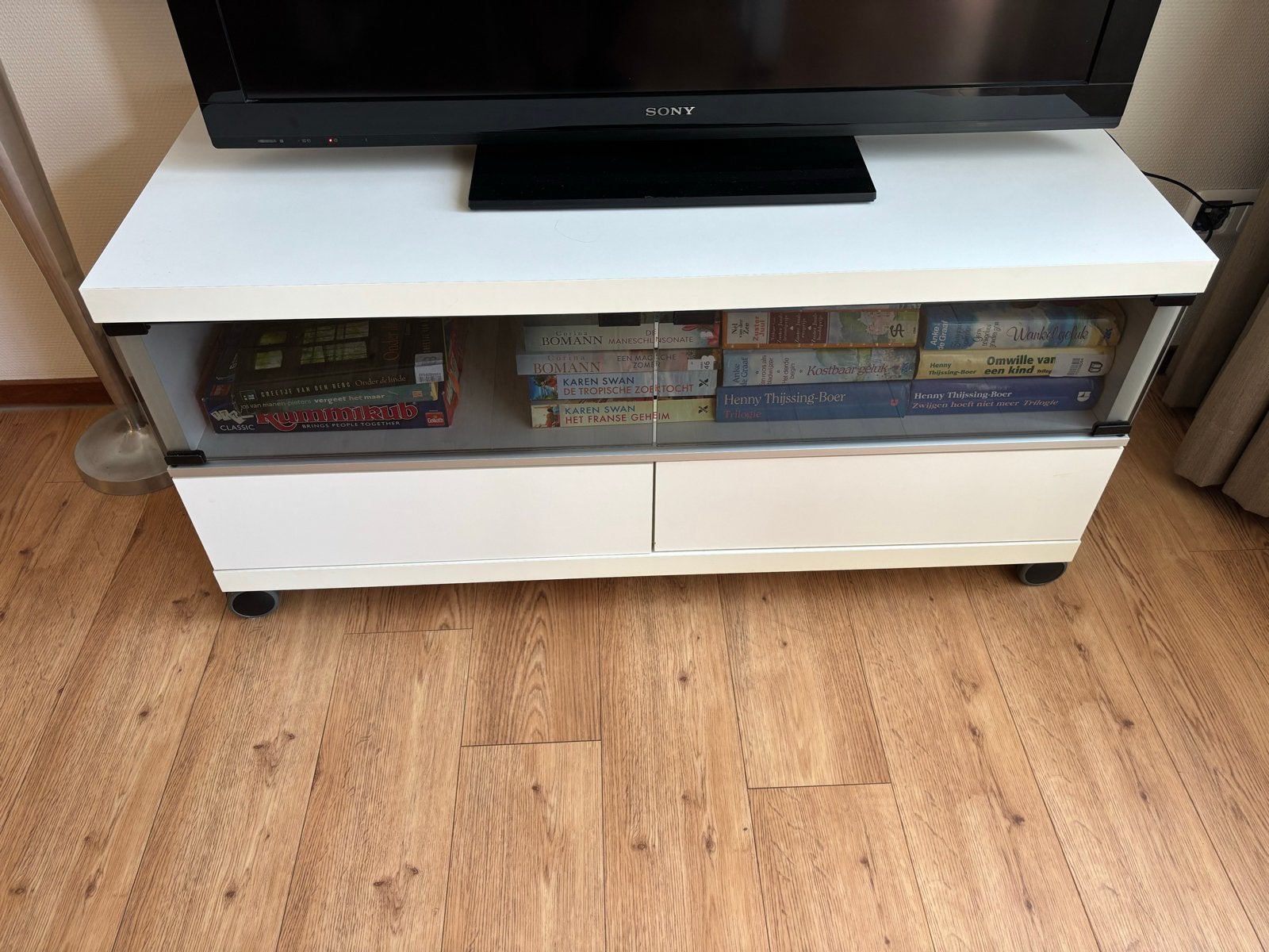 Tv kastje met 2 laden en 2 glazen deurtjes op wielen, Ophalen, Gebruikt, Dvd's, 25 tot 75 discs