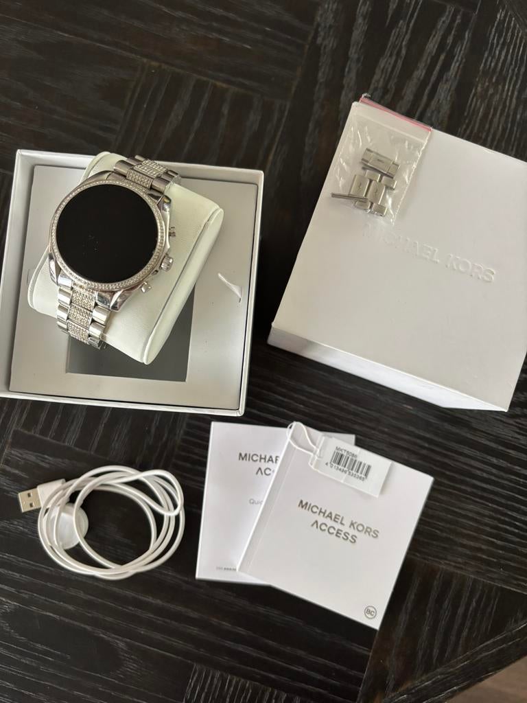 Michael kors smart watch MKT 5088, Gebruikt, Ophalen of Verzenden, Waterdicht, Conditie