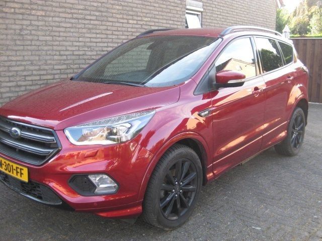 Ford Kuga 1.6 Ecob.110kw/150pk 2WD 2018 Rood, 1498 cc, Euro 6, 4 cilinders, Alcantara
