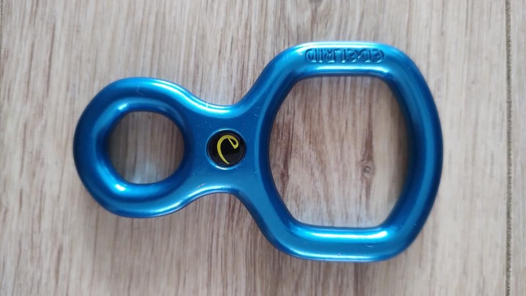 Edelrid afdaalacht, 8-vorm, blauw, Sport en Fitness, Klimsport, Ophalen of Verzenden, Gebruikt, Klimsport-accessoire