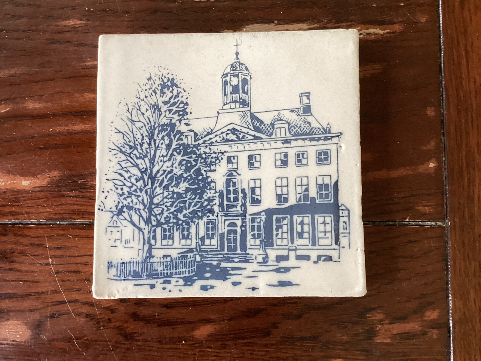 Leeuwarden stadhuis tegel van tichelaar, Antiek en Kunst, Ophalen of Verzenden