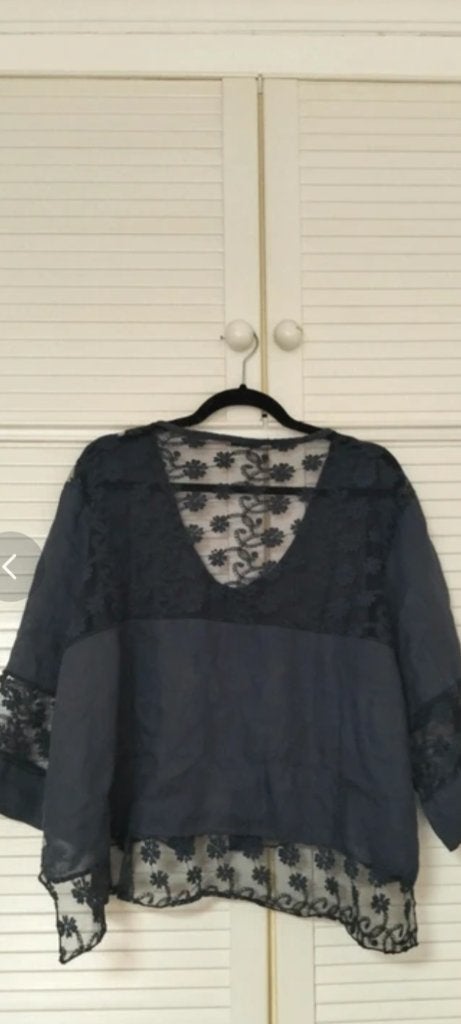 Bloesje marineblauw met kant, Kleding | Dames, Tops, Maat 42/44 (L), Zo goed als nieuw, Korte mouw, Verzenden