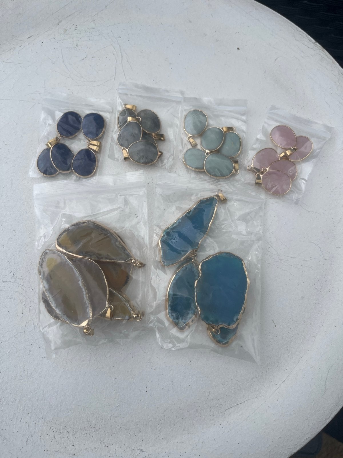 Diverse hangers van agaat en hars - verschillende kleuren, Sieraden, Tassen en Uiterlijk, Edelstenen, Ophalen of Verzenden, Nieuw