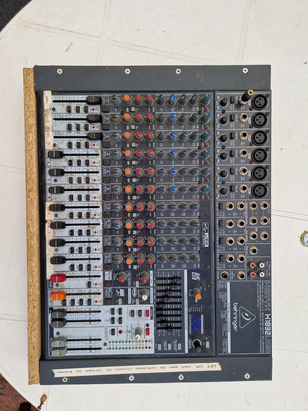 Behringer Xenyx X1832USB mengpaneel, Ophalen