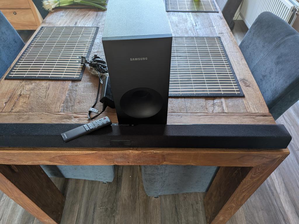 Te koop Samsung Soundbar HW-J355 met subwoofer, Ophalen, Bluetooth, Gebruikt