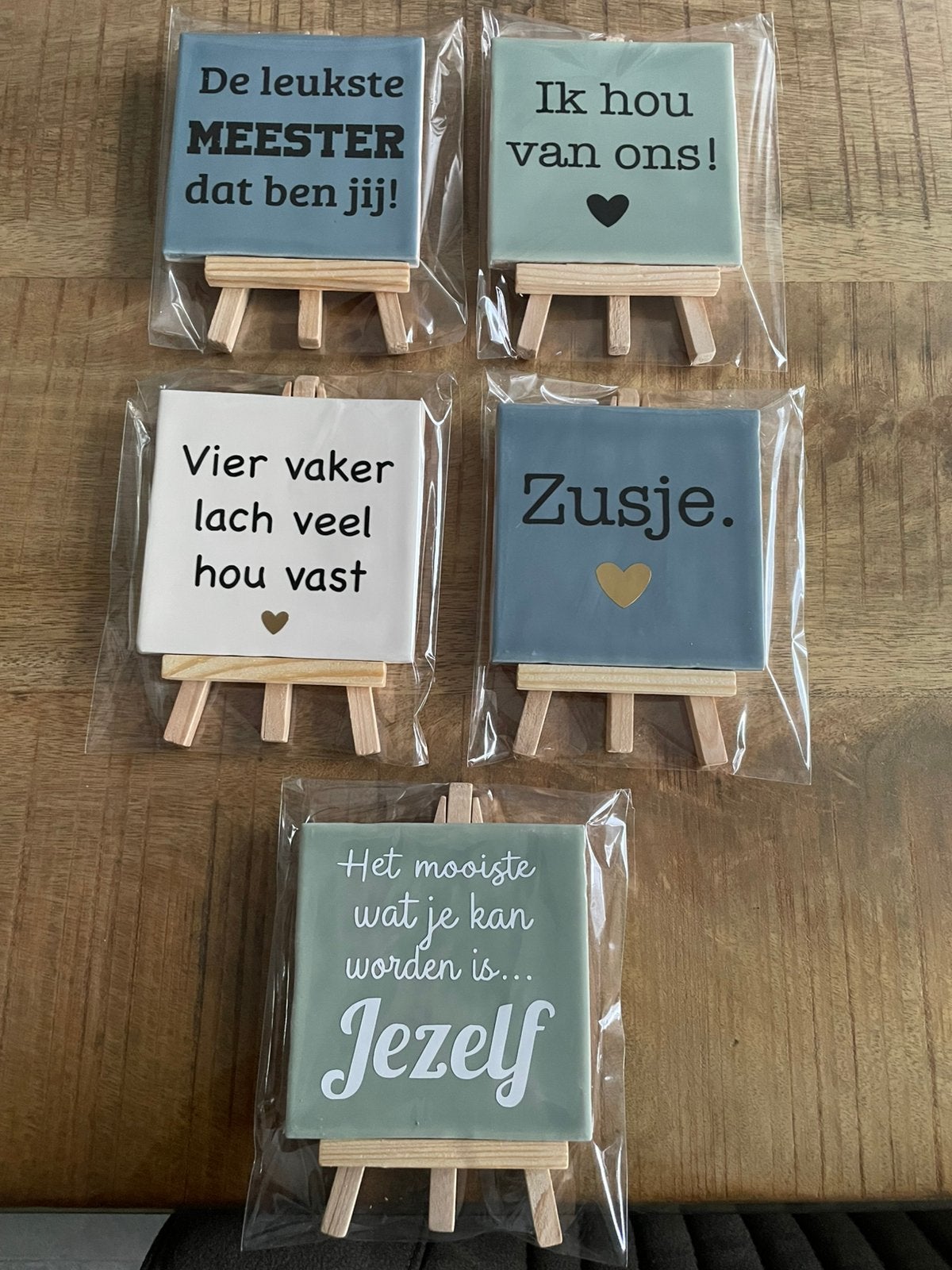 Leuk tegeltje 10x10 met tekst naar keuze inclusief houder, Ophalen of Verzenden, Nieuw